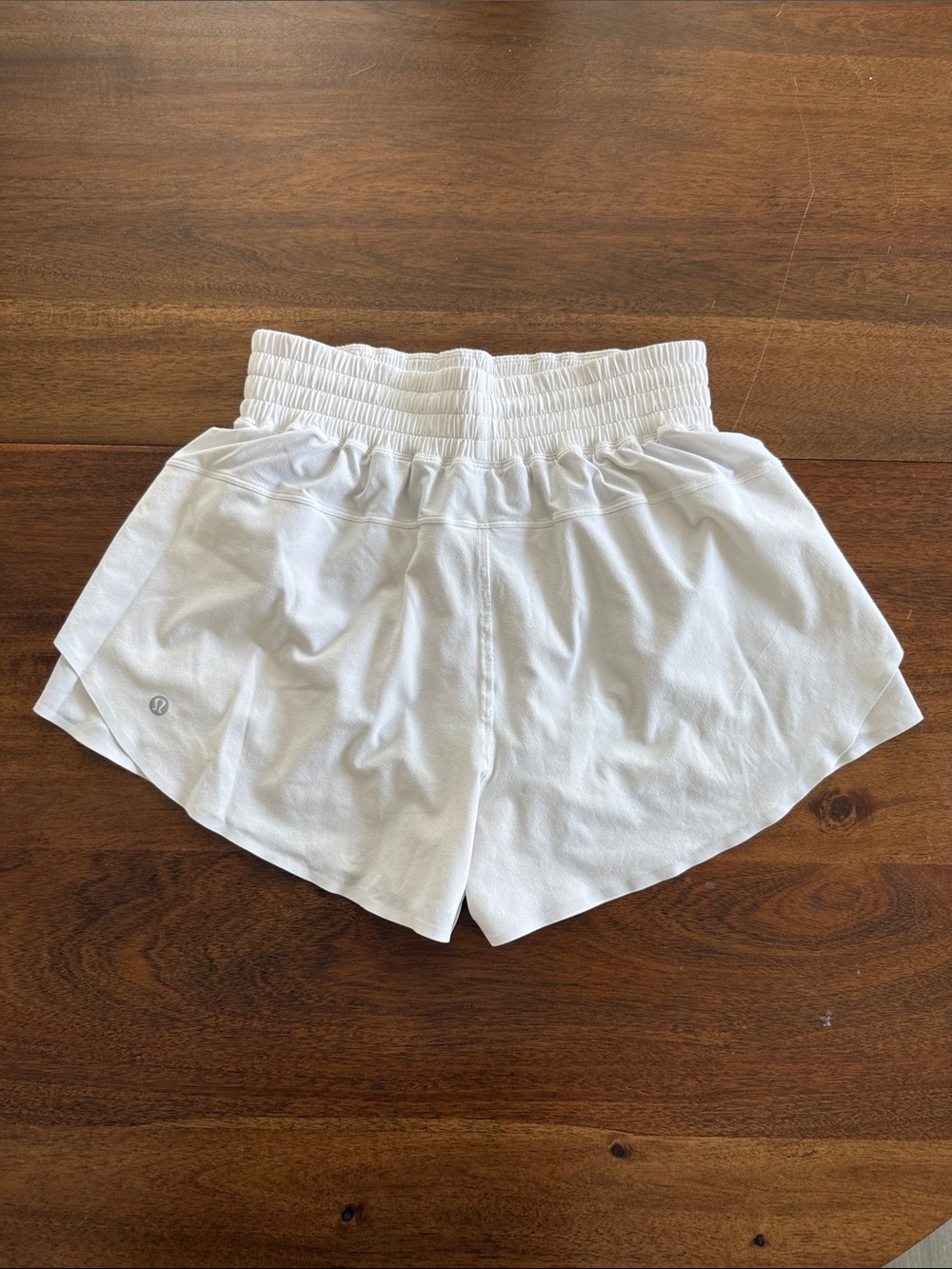 lululemon athletica shake it out 2.5” Shorts - Picture 4 of 5